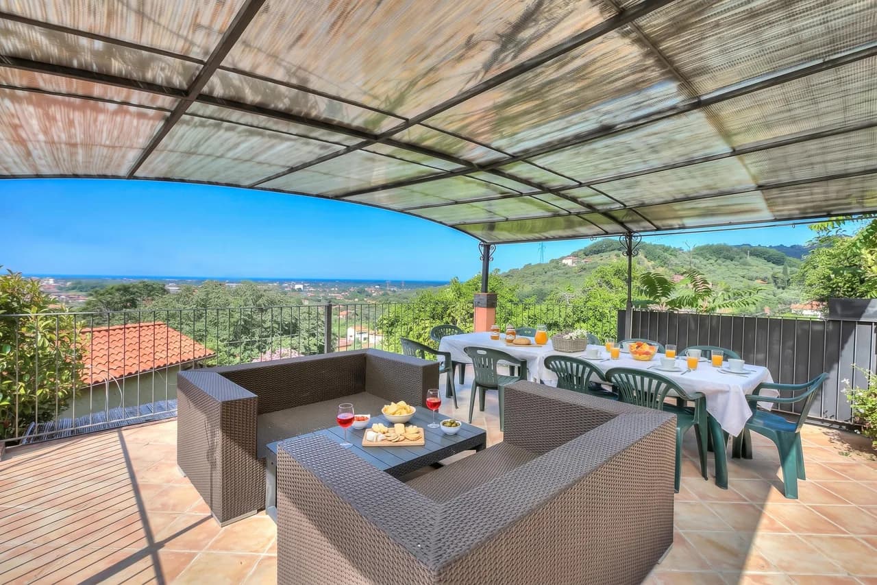 Panoramic View Villa in Seravezza