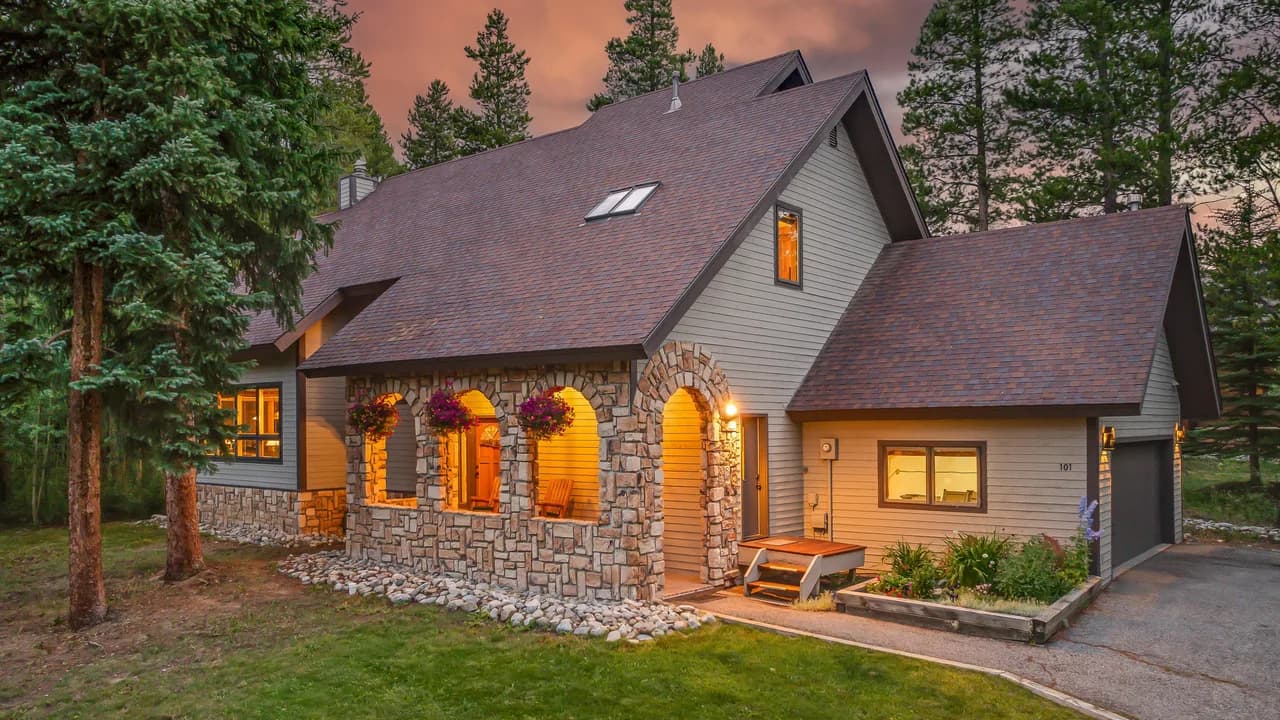 Spacious Retreat with Hot Tub in Breckenridge