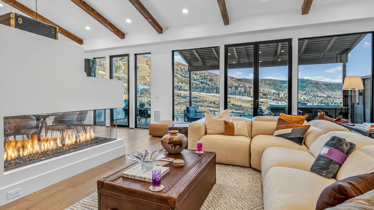 Scenic Hillside Retreat in Steamboat Springs