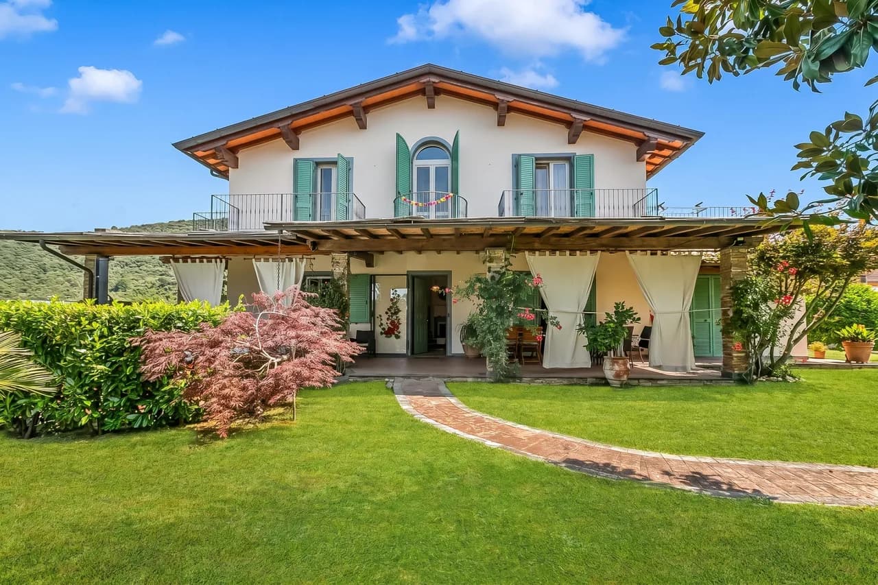 Outdoor Jacuzzi Villa in Pietrasanta Tuscany Italy