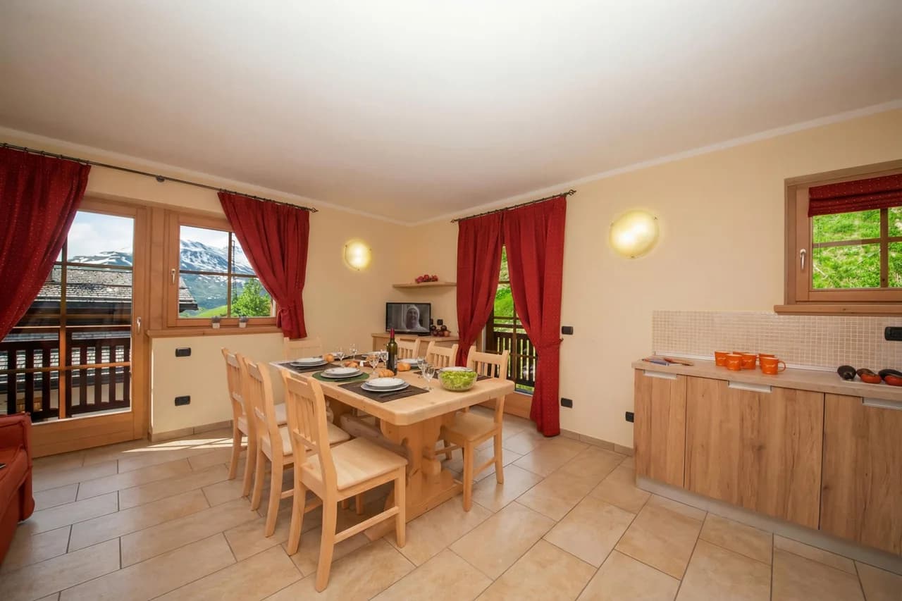 Charming Alpine Apartment in Livigno