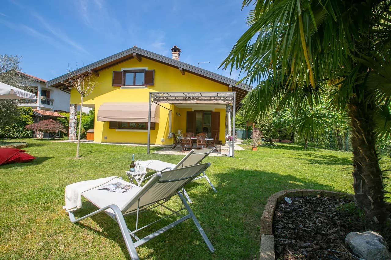 Fenced Garden Villa in Leggiuno, Lombardy, Italy