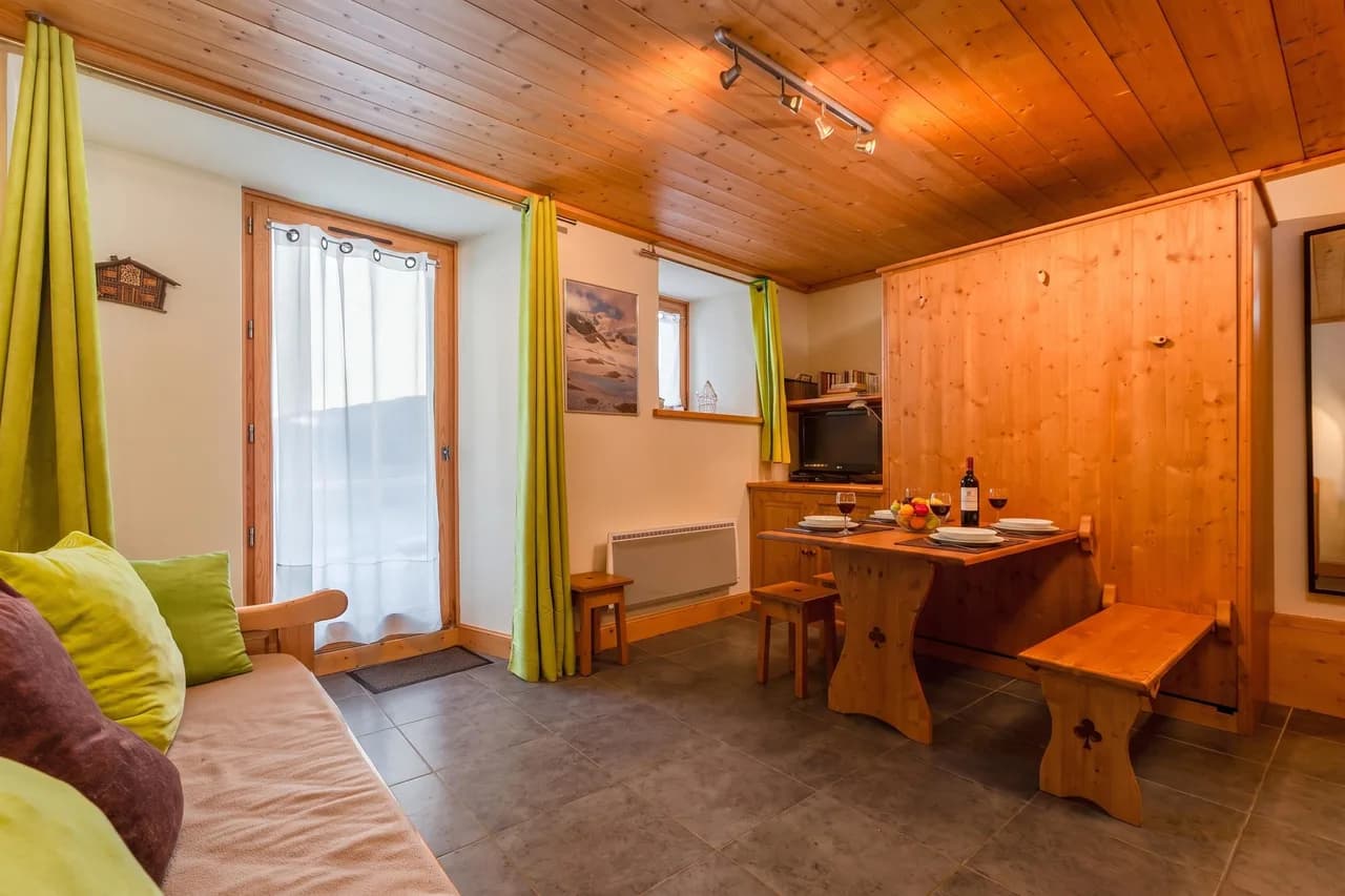 Apt Arsene1 Mont Blanc Views 3-min to Ski