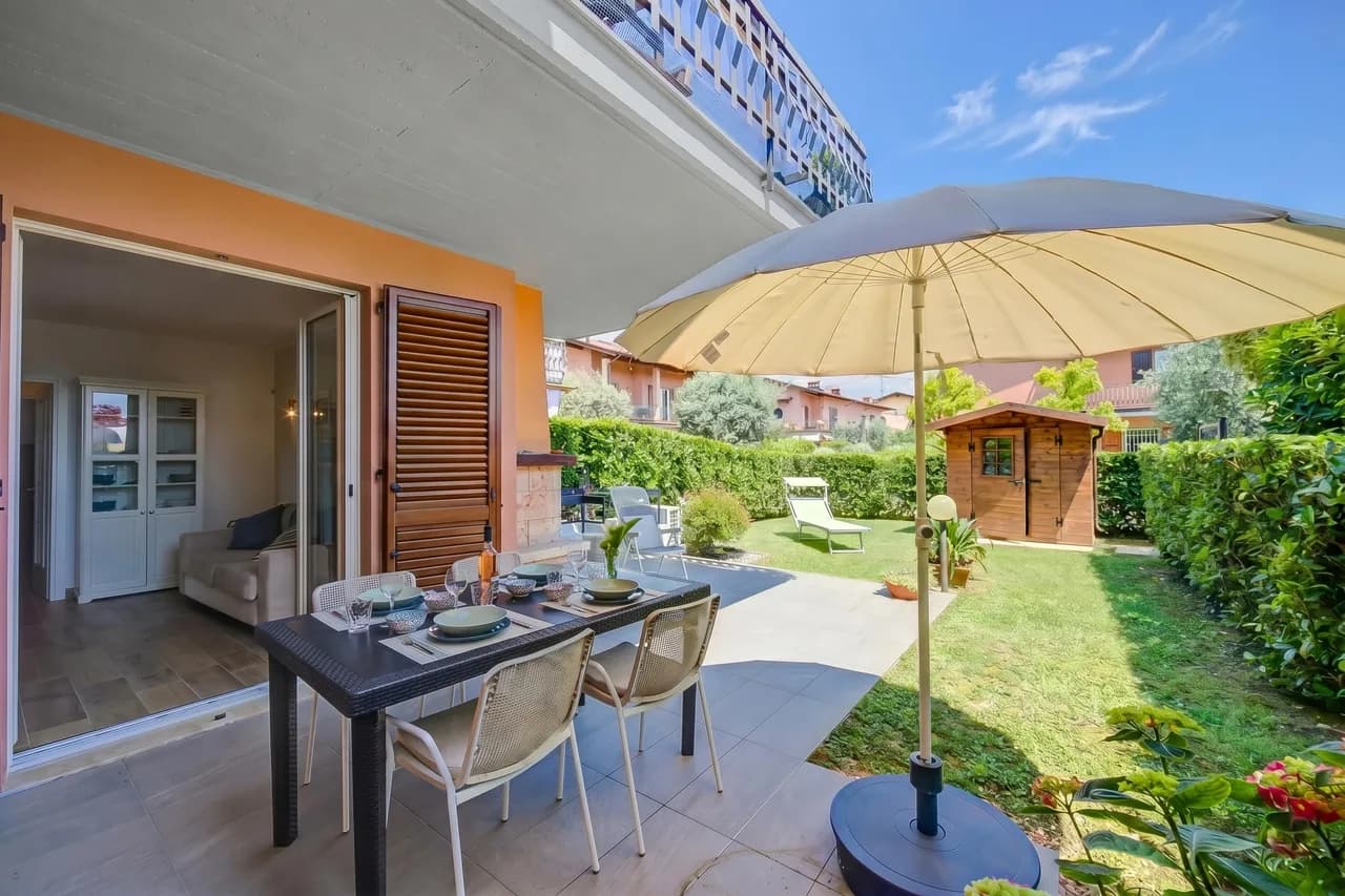 Charming Apartment With Shared Pool in Padenghe Sul Garda