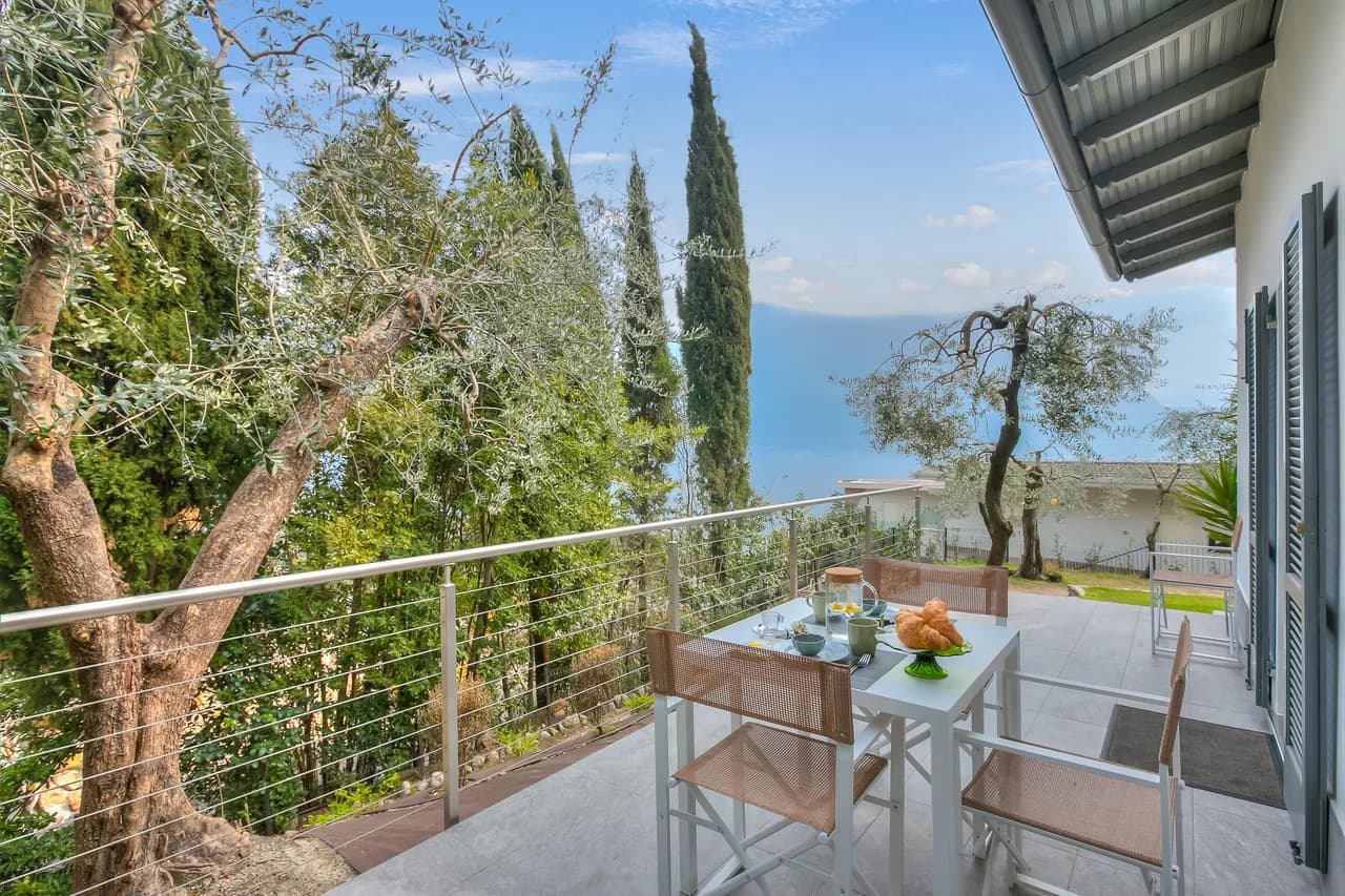 Private Garden Vacation Home in Limone Sul Garda