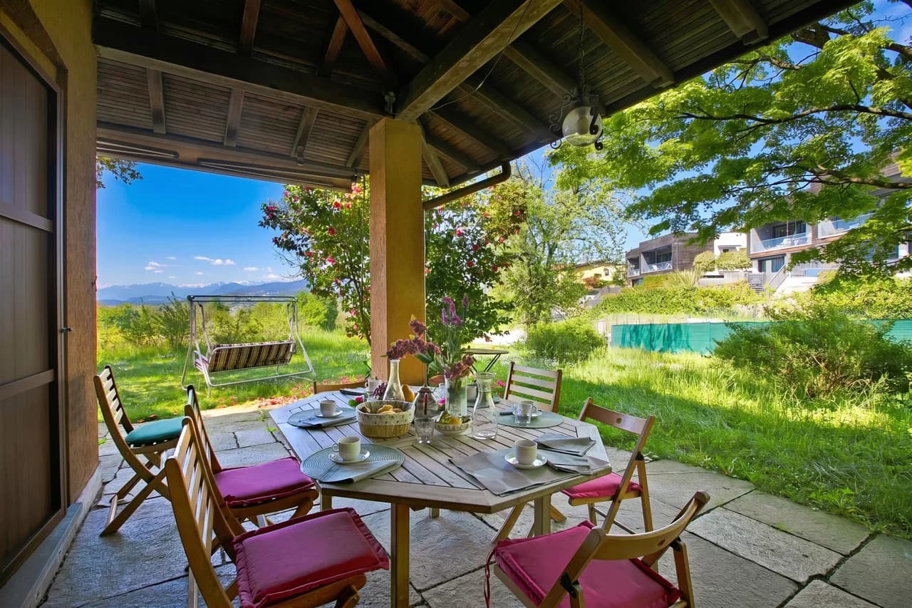 Lakeside Garden Villa in Buguggiate Varese