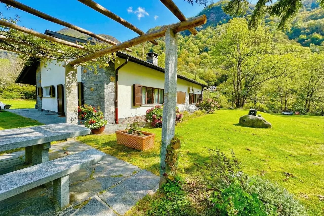 Charming Mountain Chalet in Ticino