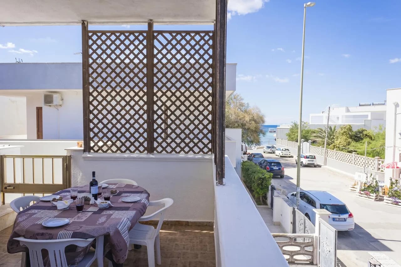 Torre Lapillo Apartment Sea View, 20m to Beach