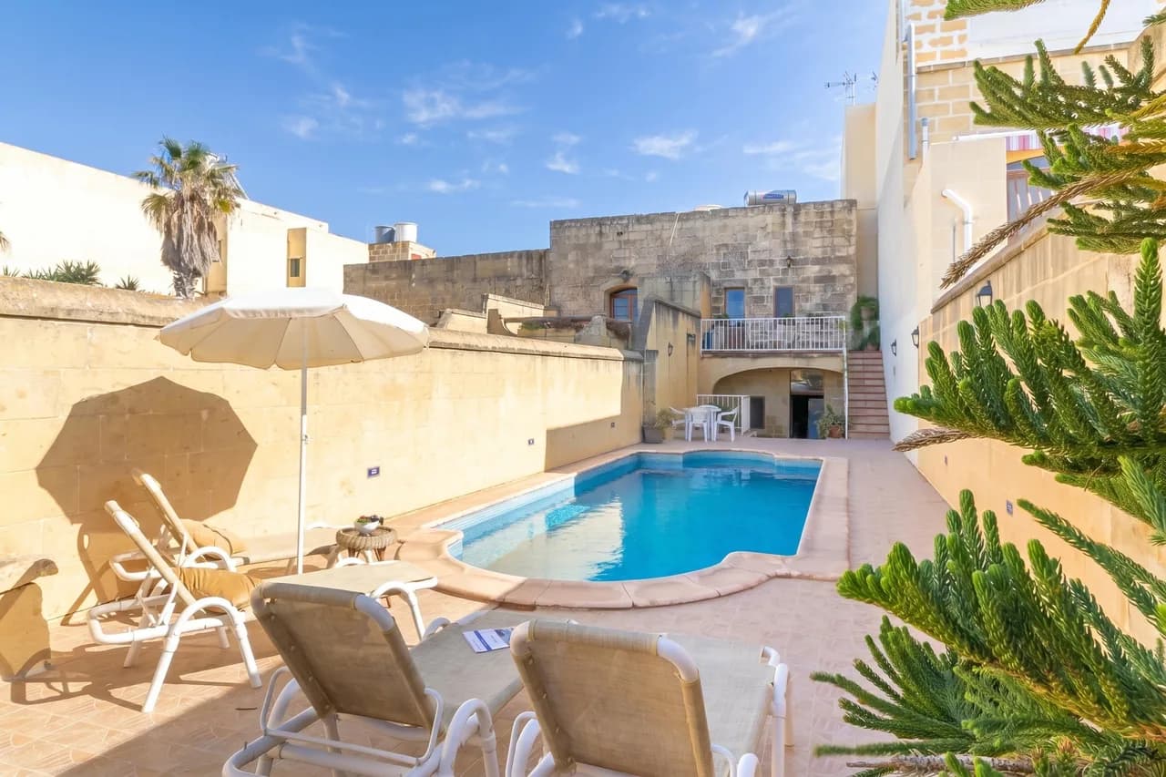 Ta'Leli Pool Farmhouse in Gozo