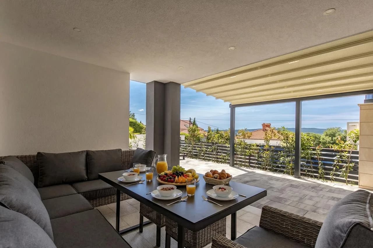 Seaside Pool Apartment in Crikvenica