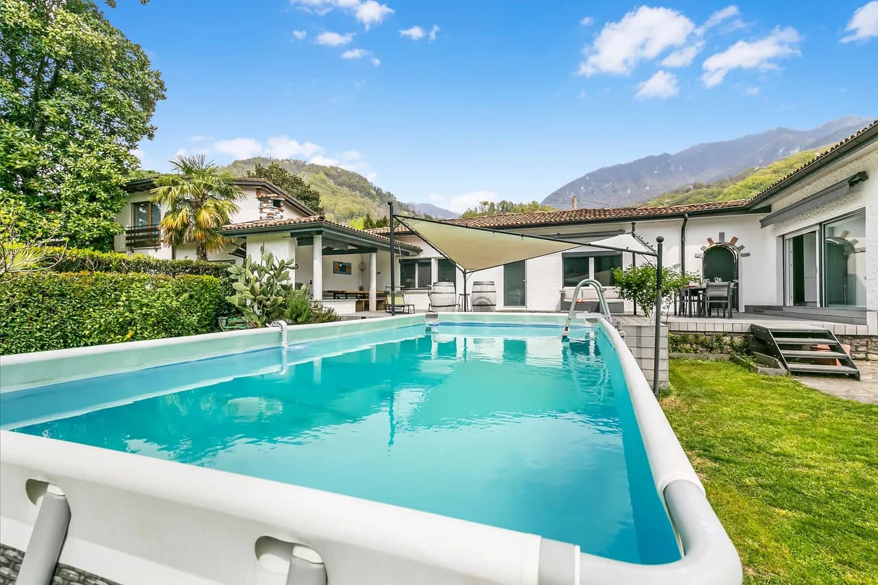 Villa with Pool and Jacuzzi in Ticino