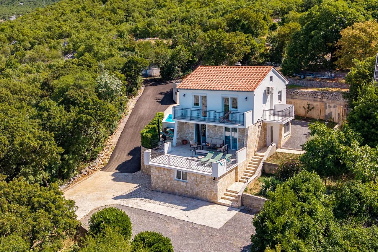 Hidden Pool House With Sea View