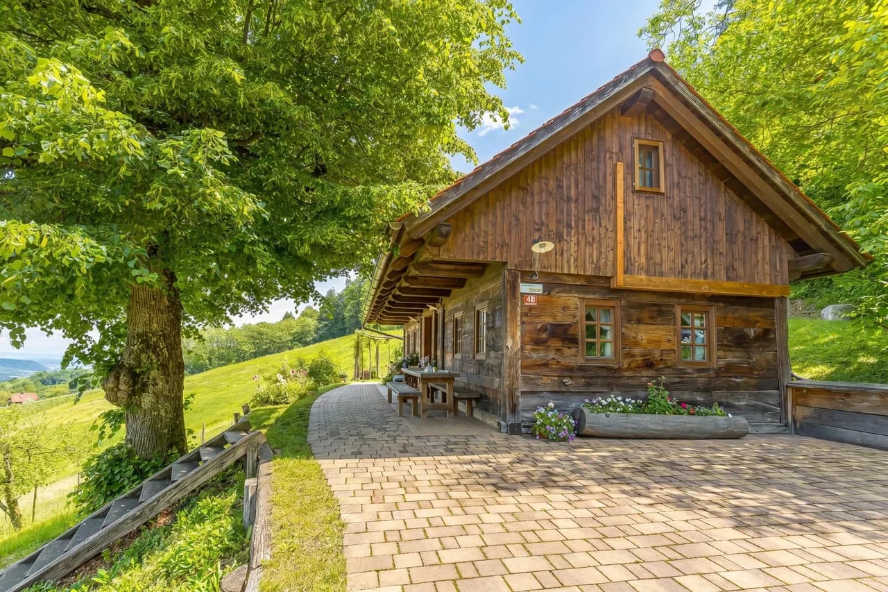 Oldhouse Knezovo with Private Garden