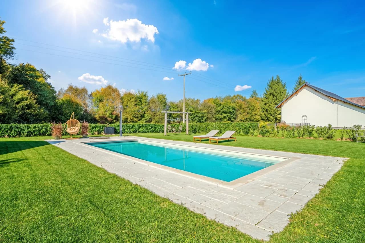 Family Barn Room w/ Shared Pool Škedenj 1