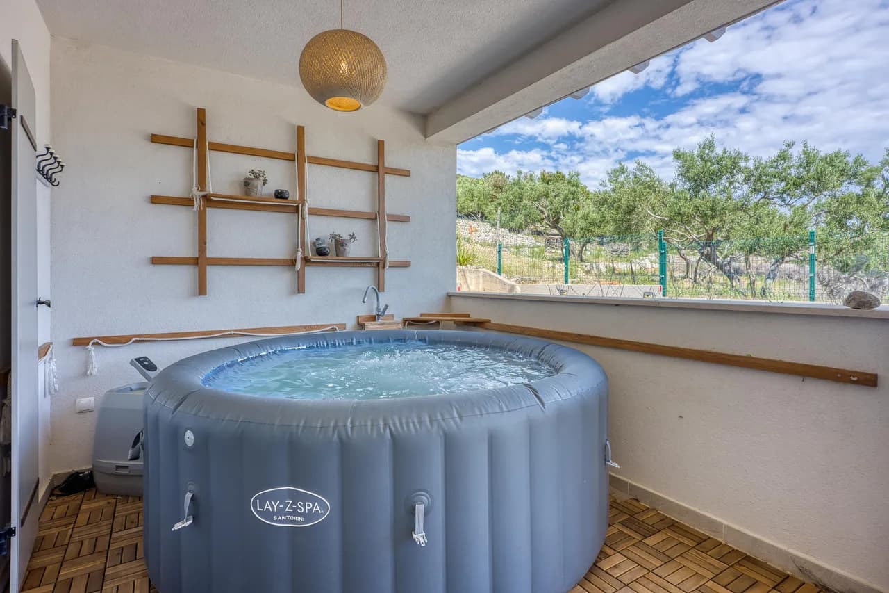 Villa Ancora - Merope Apt /w Jacuzzi & Terrace