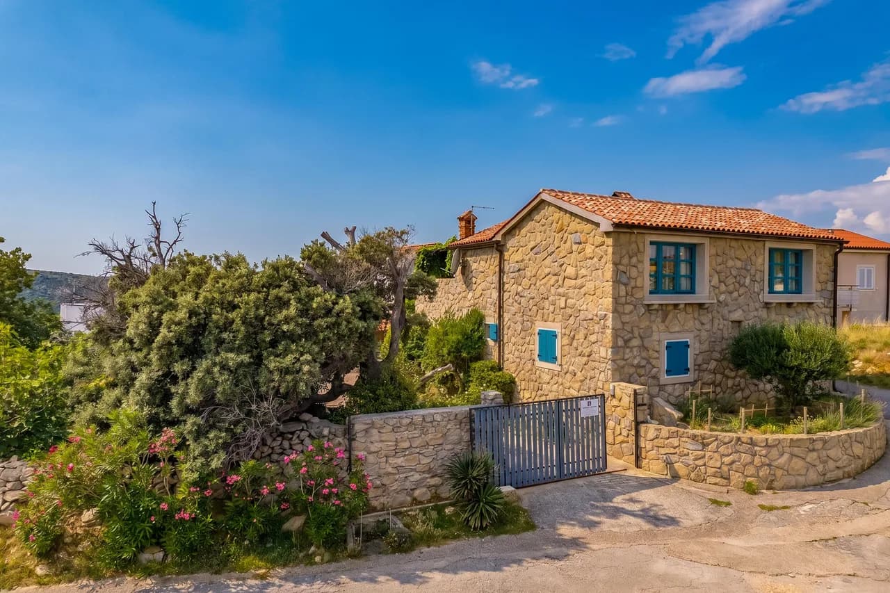Secluded Vacation Home in Lopar