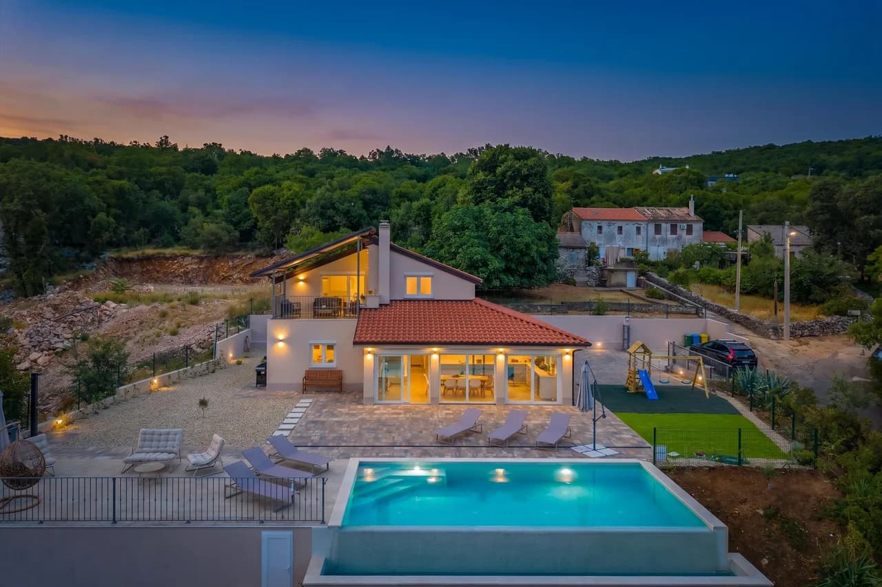 Holiday Home Elora Seaview Private Pool And Garden