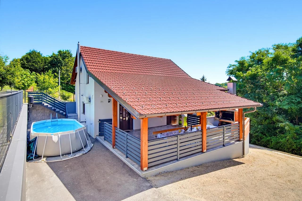 Greenwood Retreat With Hot Tub & Sauna
