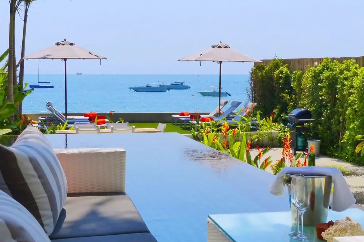 Great Modern Seafront Villa with Infinity Pool