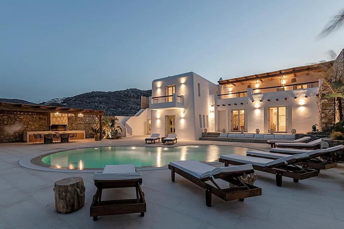 8 BR Amazing Villa with Sea Breeze