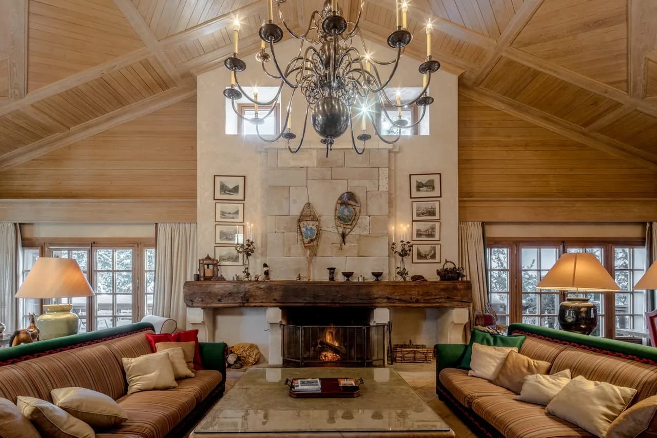 Stunning Deluxe Chalet with Pool and Wellness