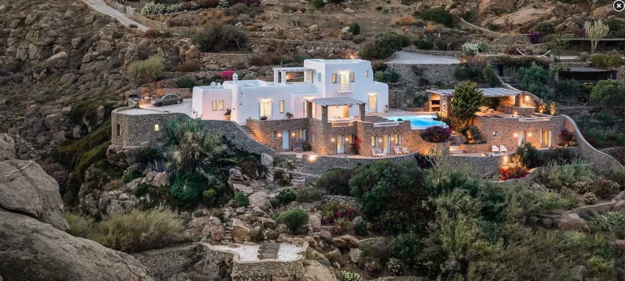 Rocky Cliffstone Grand Residence