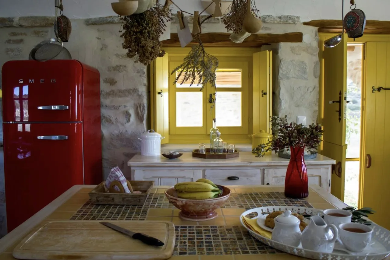 Enchanted Country House with Awesome Scenery
