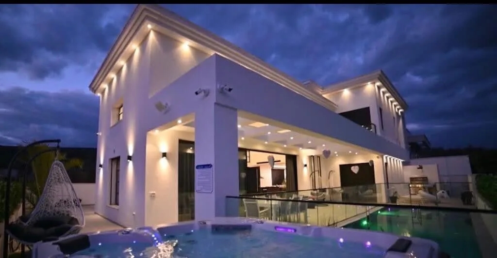 Elegant Living Villa in Town of Migdal