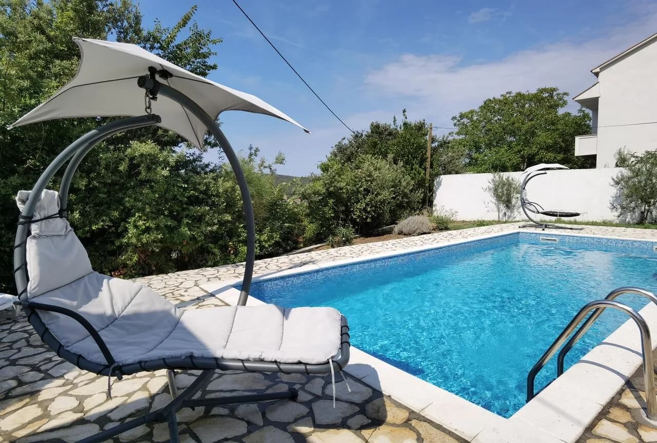 Kampor's Best Home with Shared Outdoor Pool