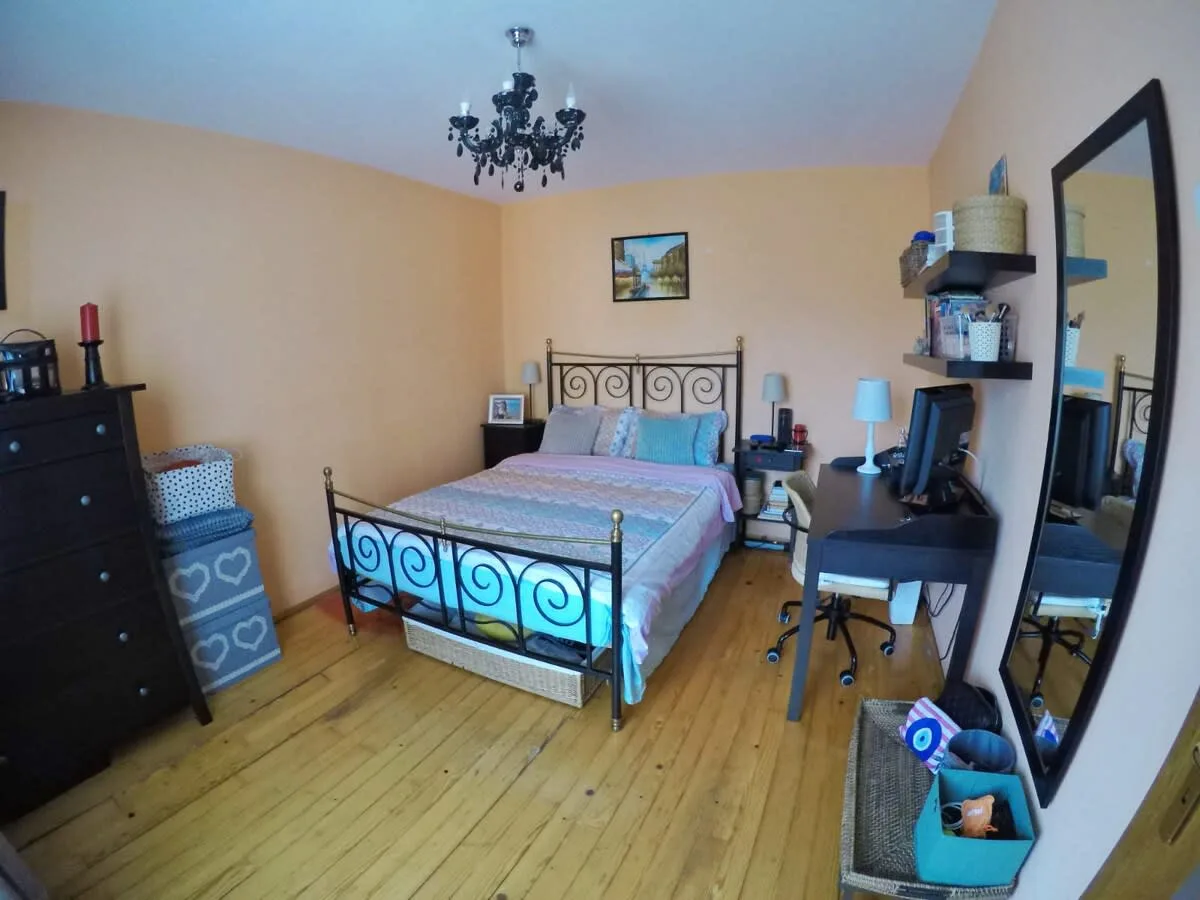Snug En-Suite Bedroom with Big, Beautiful Yard