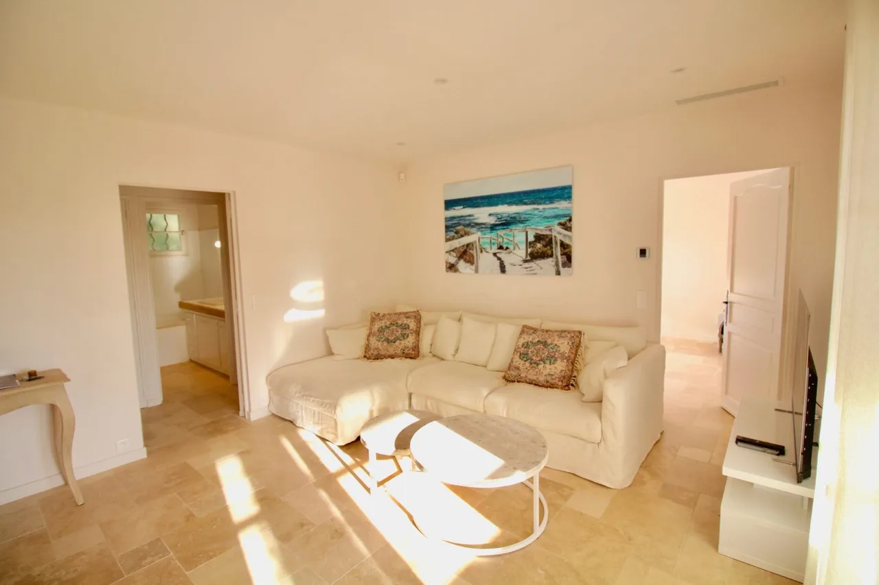Charming Villa with Peaceful Garden and Swimming Pool