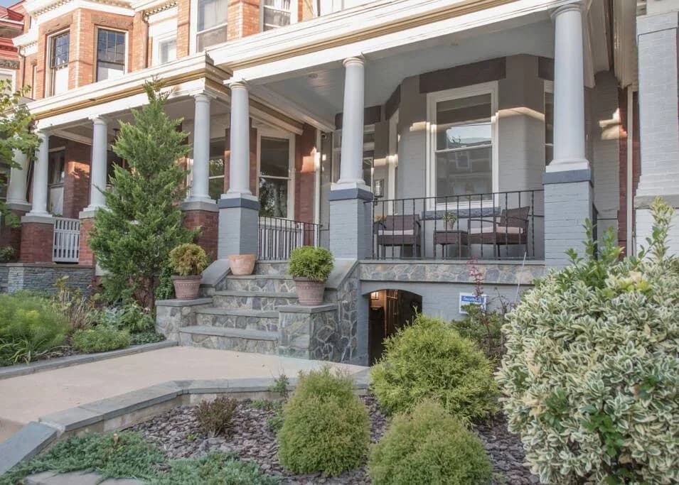 Private Serene Suite near Local Hot Spots