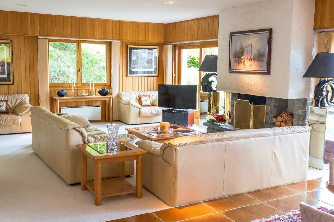 Big Chalet With Splendid View Of The Alpines