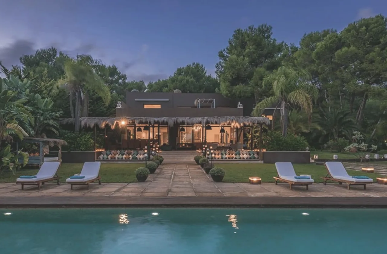 Private Oasis Villa with Private Club
