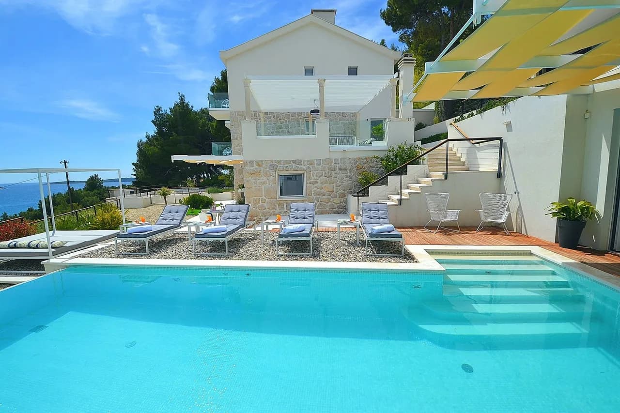 Perfect Attractive Villa With Amazing Interiors