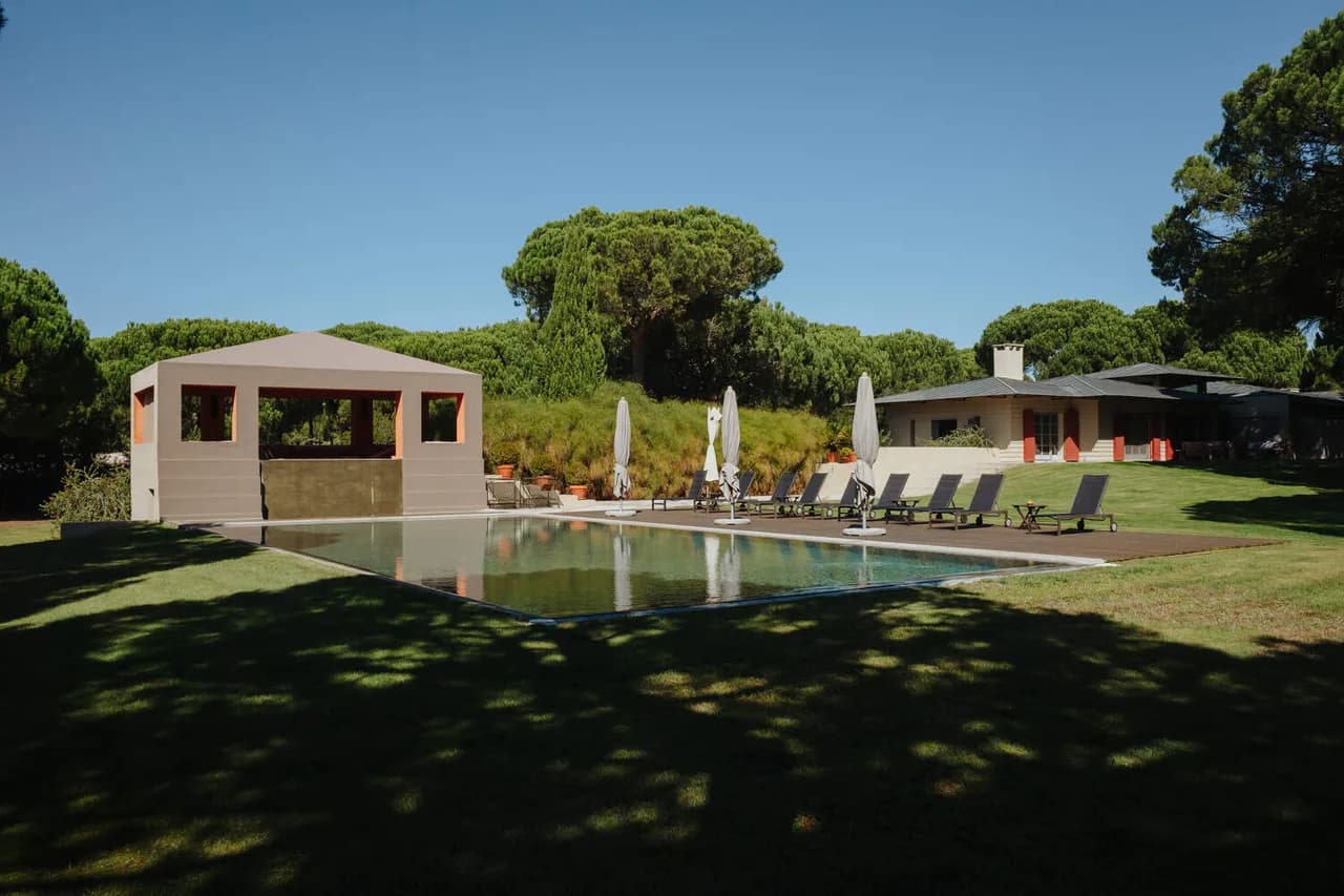 Spacious Villa With Tennis Court And Outdoor Pool