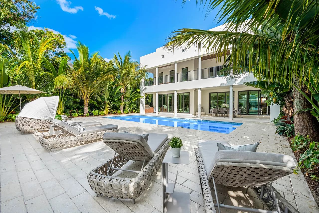 Brand New Waterfront Villa With Heated Pool And Grand Foyer