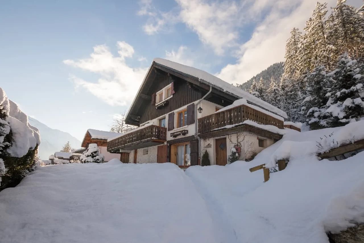 Lovely Chalet With Majestic Mont Blanc Scenery