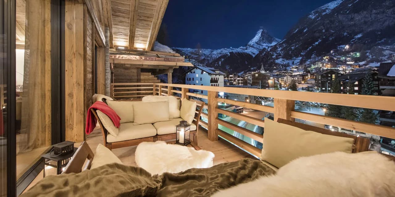 ENCHANTING AUTHENTIC CHALET WITH JACUZZI AND SAUNA