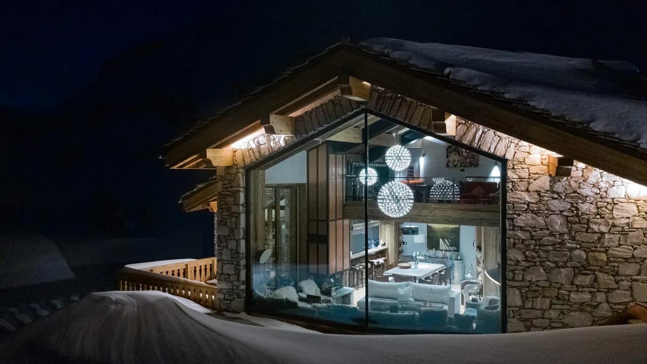 IMPRESSIVE CHIC CHALET WITH SAUNA AND POOL