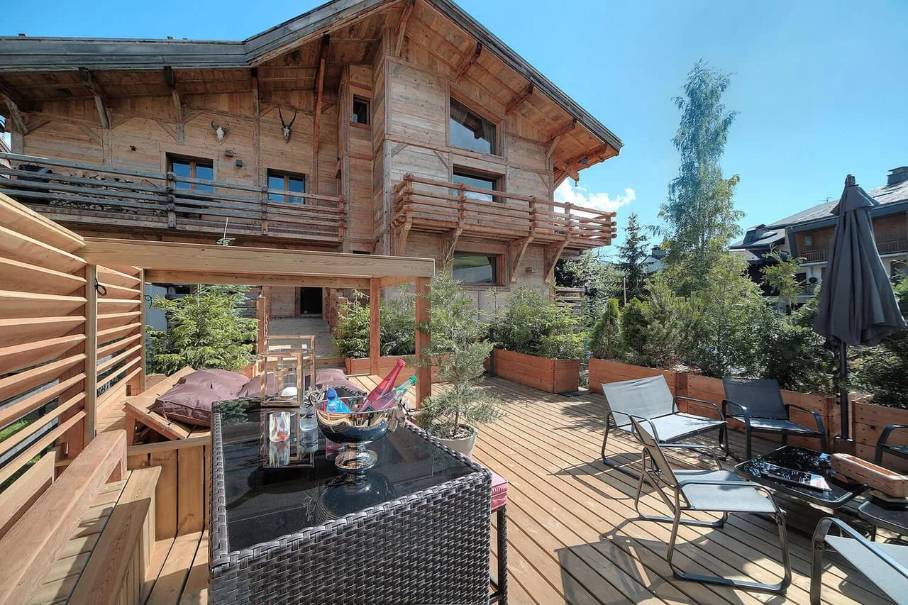 EXCLUSIVE CHALET HEATED POOL AND STEAM ROOM