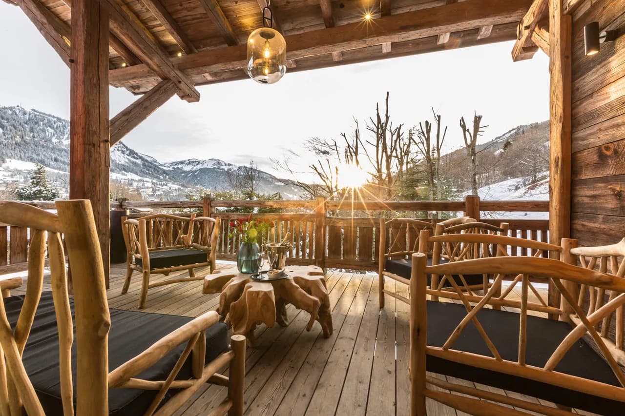 GLAMUROUS CHALET WITH SAUNA, HEATED POOL AND MASSAGE ROOM