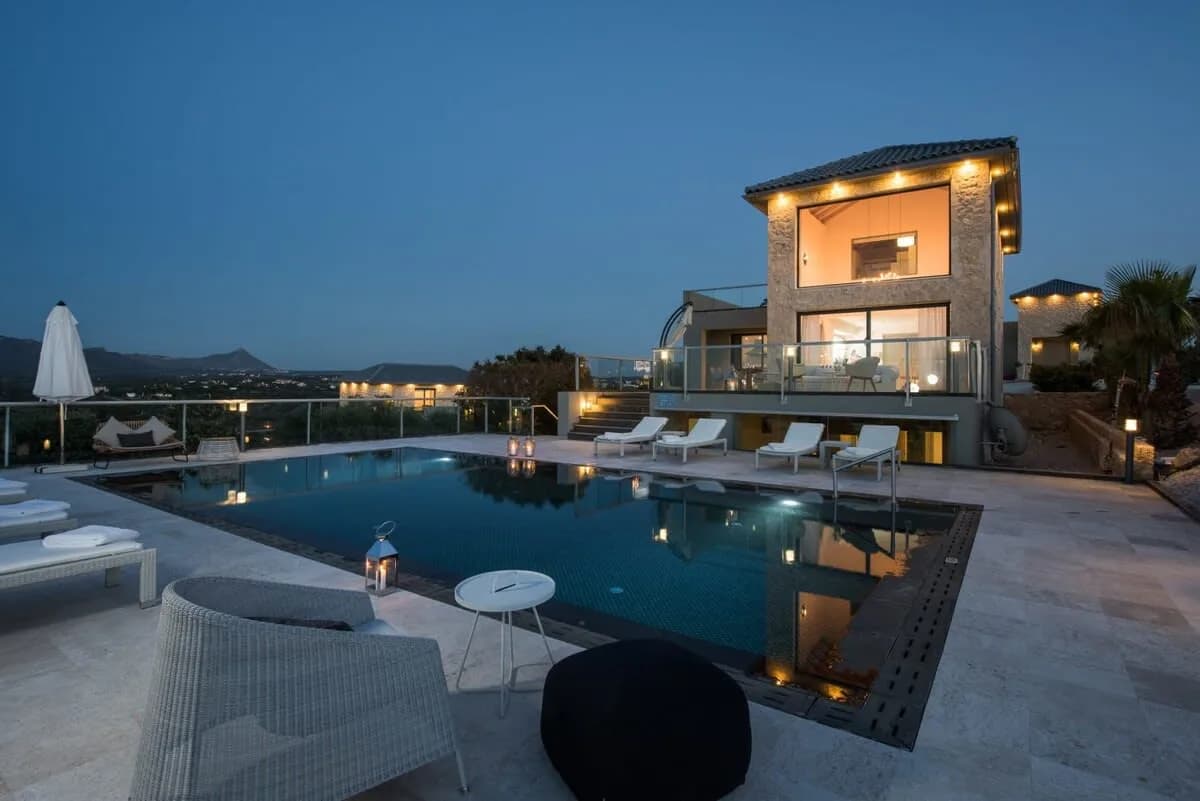 A Splendid Luxury Villa With Fabulous View Of The Peninsula