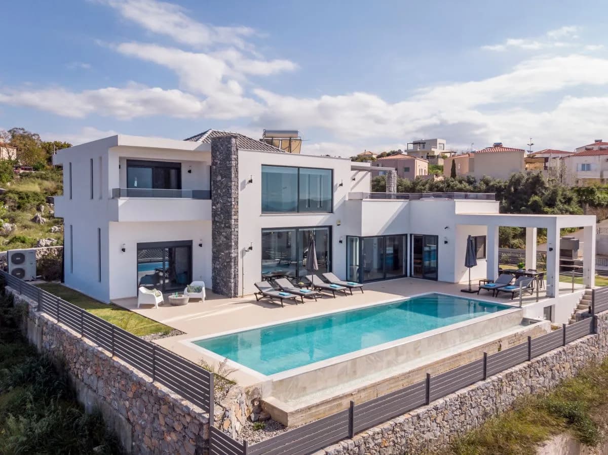 IDYLLIC VACATION VILLA WITH MODERN DESIGN
