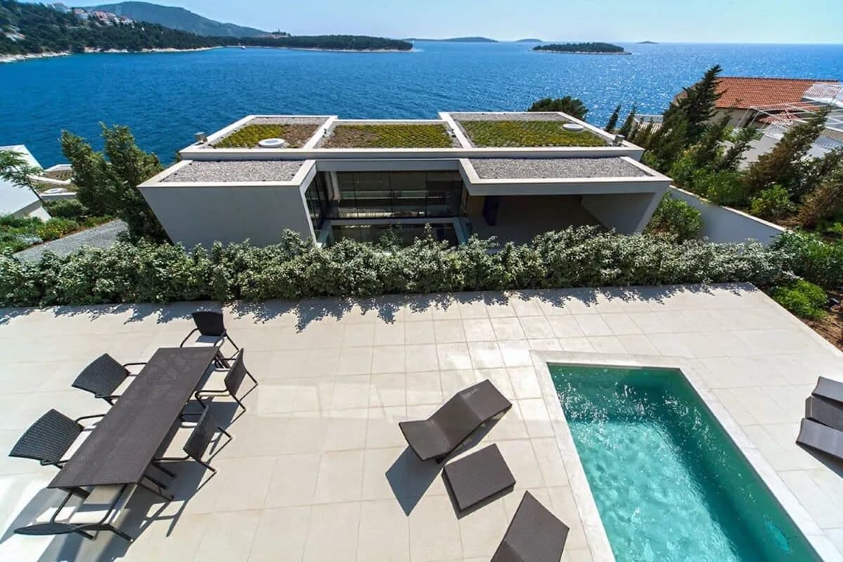 Enormous Family Villa in Finnest Location