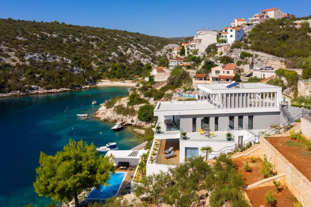 5-star Beachfront Villa with Heated Pool