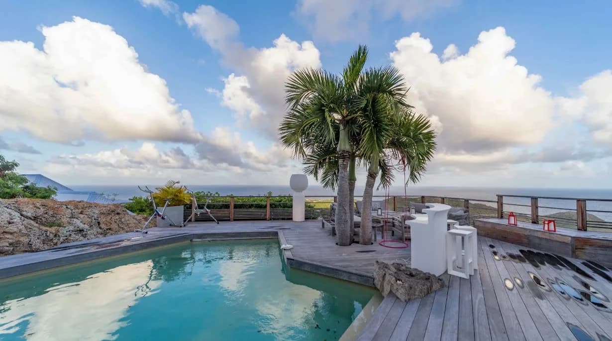 Magnificent 4 BR Villa Located on Deve Heights