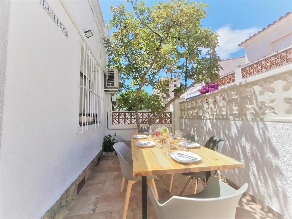 Charming Catalan Villa by the beach