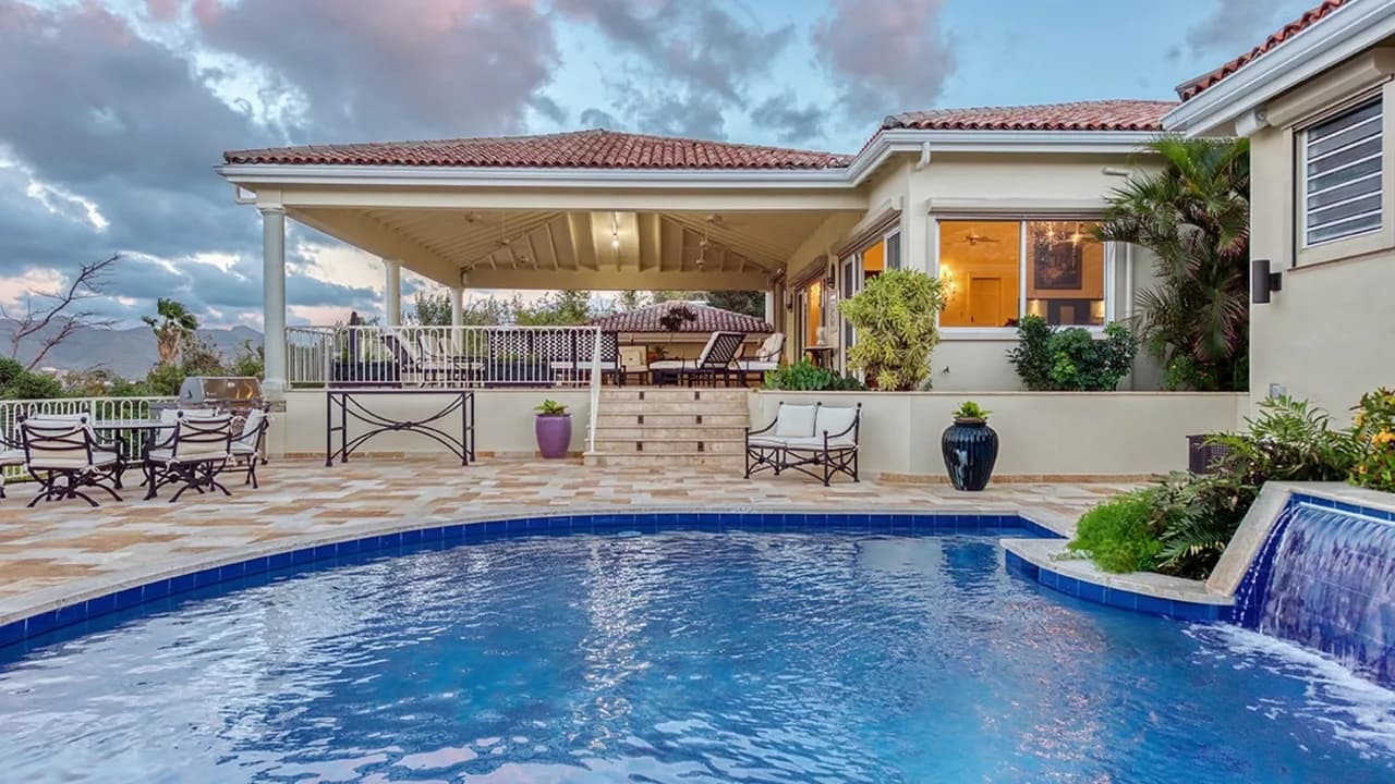 ELEGANTLY DESIGNED 6BR VILLA WITH SEA VIEW