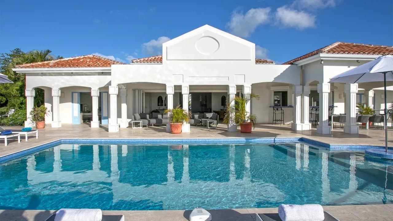 RELAXING 4BR VILLA WITH SUPERB PANORAMIC VIEWS